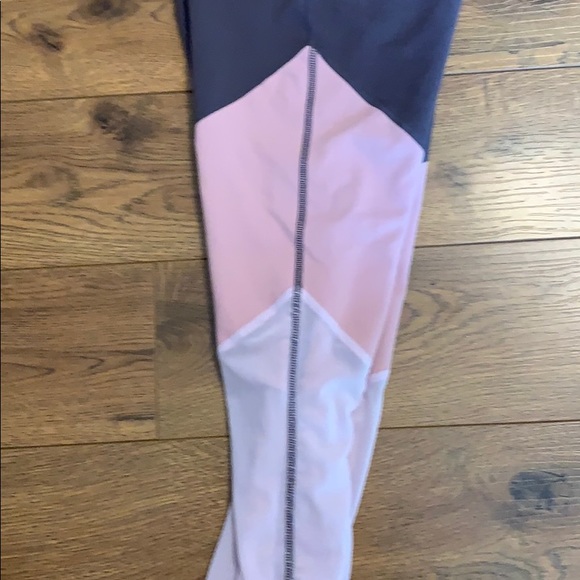 Fabletics MD ankle grey pink chevron leggings - Picture 10 of 10